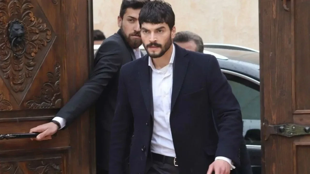Akın Akınözü Aşk ve Taht dizisinin oyuncu kadrosunda! Başarılı oyuncu I. Alaeddin Keykubad’ı oynayacak.