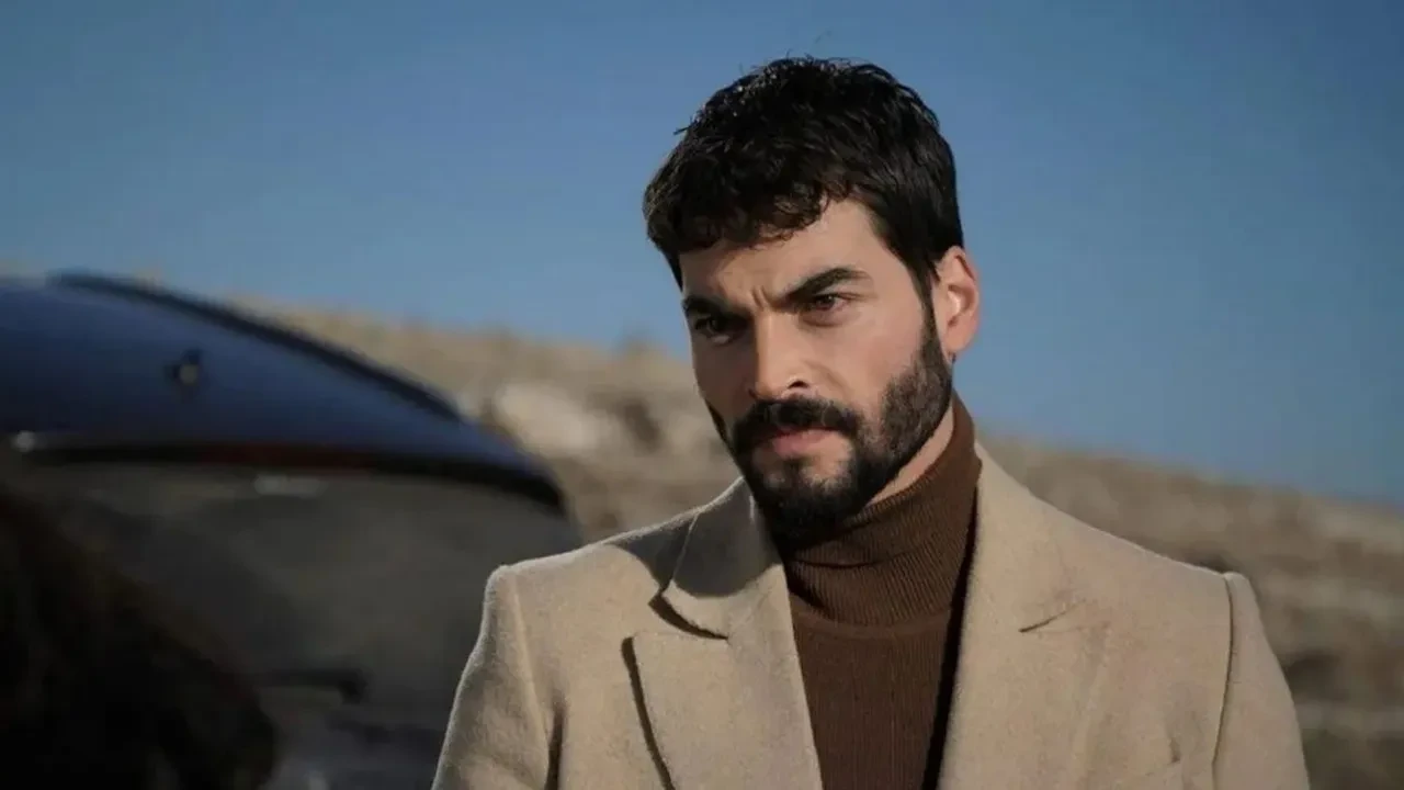 Akın Akınözü Aşk ve Taht dizisinin oyuncu kadrosunda! Başarılı oyuncu I. Alaeddin Keykubad’ı oynayacak.
