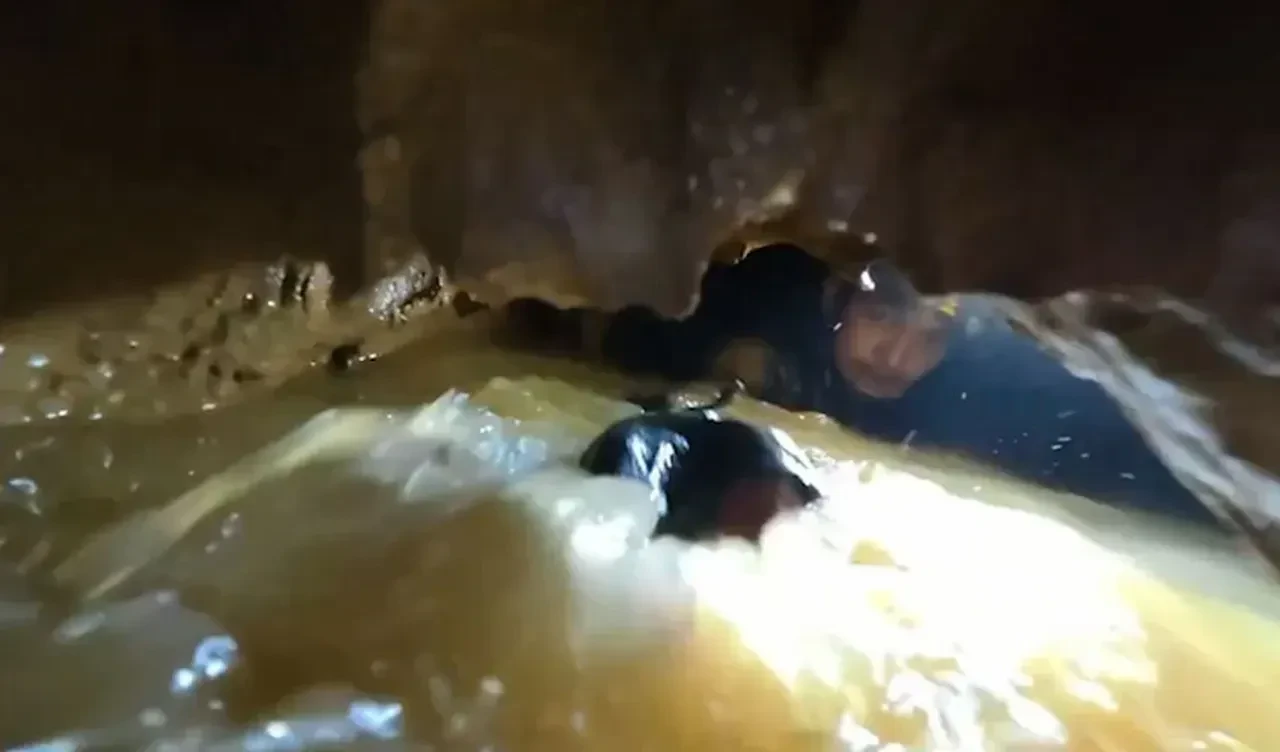 suyla dolu mağara