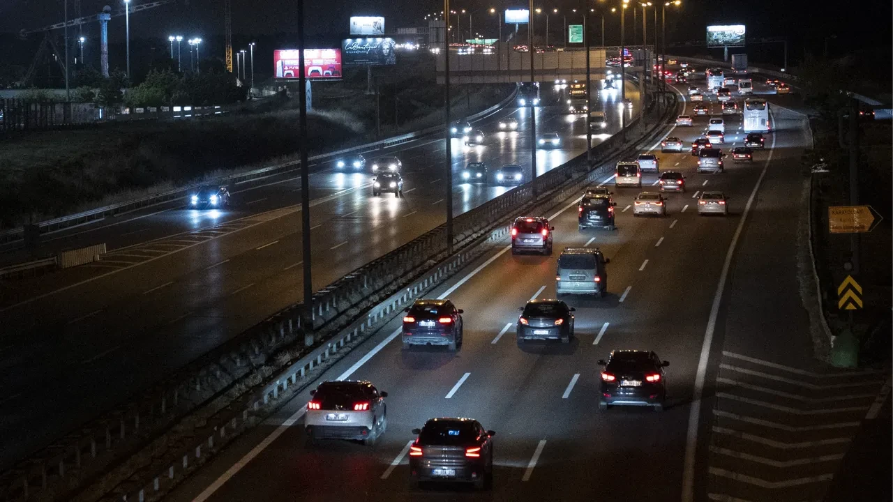 Bayram tatili dönüşü İstanbul'da trafik yoğunluğu