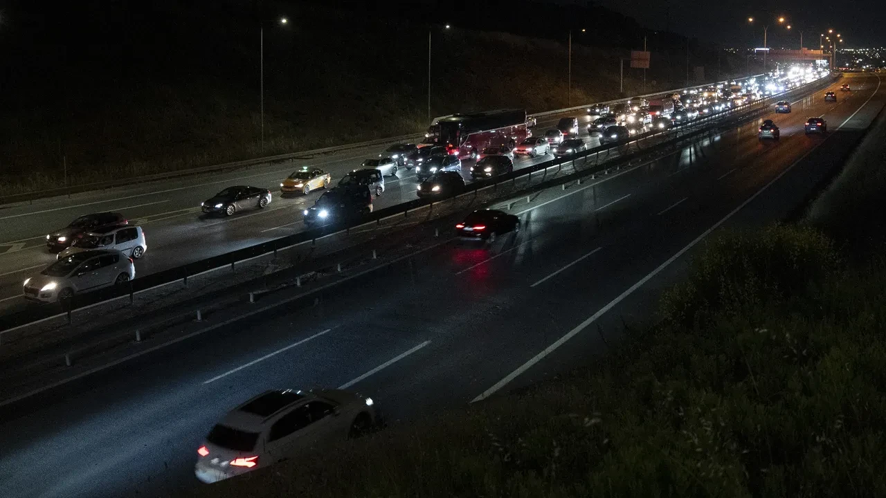 Bayram tatili dönüşü İstanbul'da trafik yoğunluğu