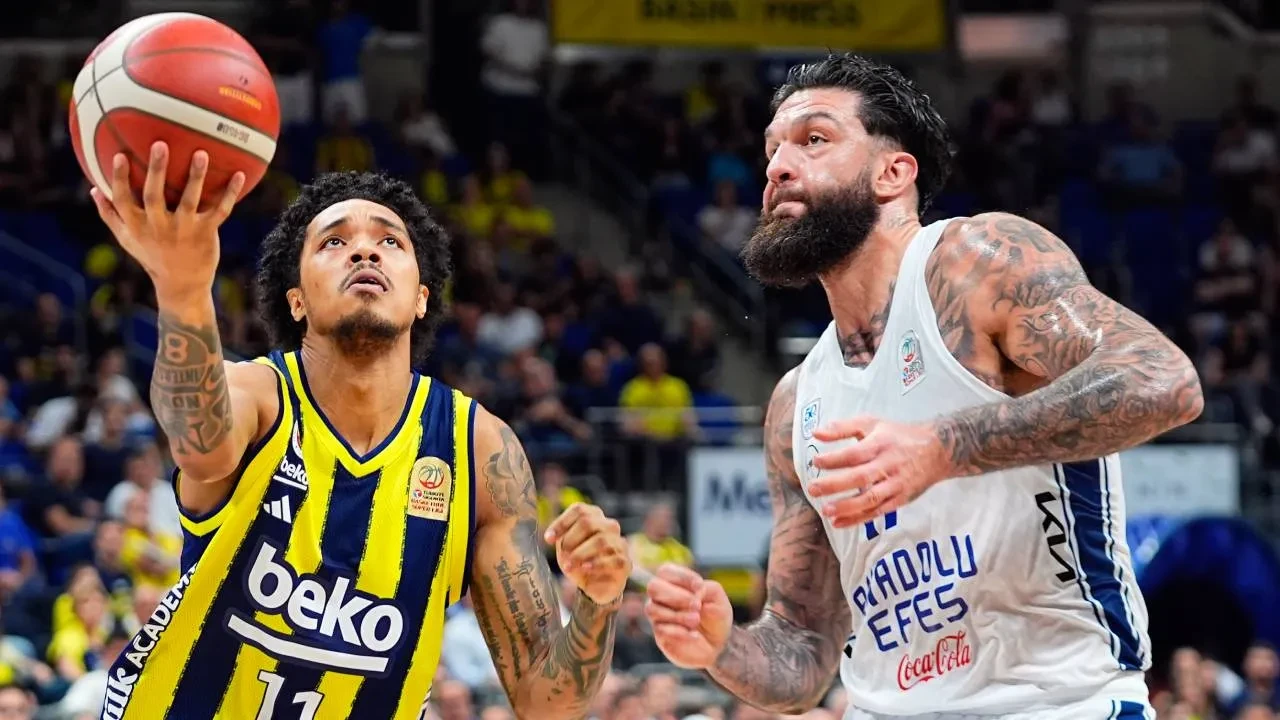 Fenerbahçe Beko son saniyelerde kazandı! Sarı-lacivertliler, Anadolu Efes'i 60-59 mağlup etti