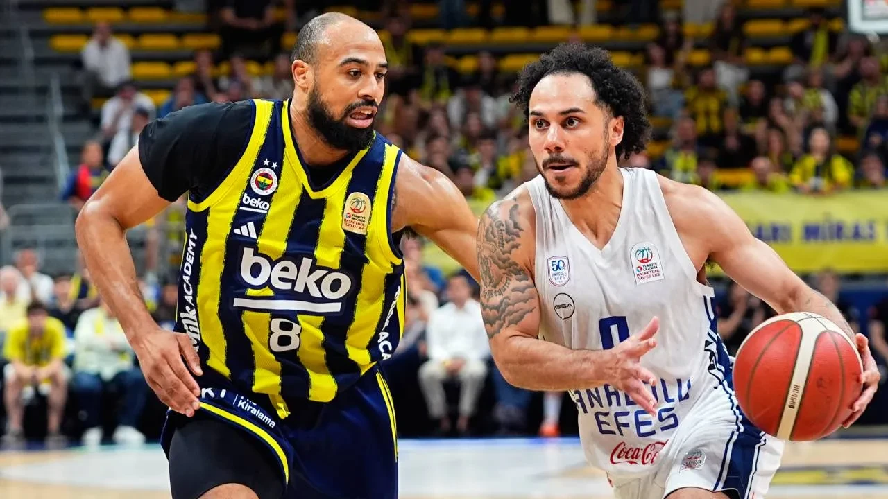 Fenerbahçe Beko son saniyelerde kazandı! Sarı-lacivertliler, Anadolu Efes'i 60-59 mağlup etti