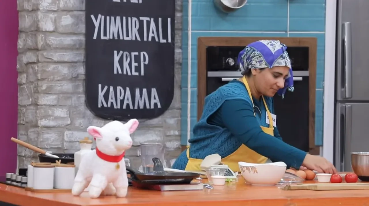 Gelinim Mutfakta Cemile'ye gelen sürpriz hediye gelinlerin diline düştü! Cemile'ye kuzuyu kim gönderdi?