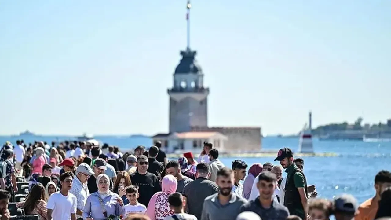 Kavurucu sıcaklar İstanbul'a giriş yapıyor! AKOM tarih verdi