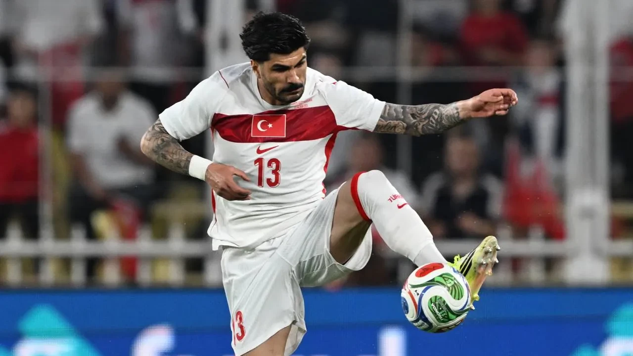 Milli futbolcu Eren Elmalı hastaneye kaldırıldı! Türkiye-Kuzey Makedonya maçında korkutan pozisyon