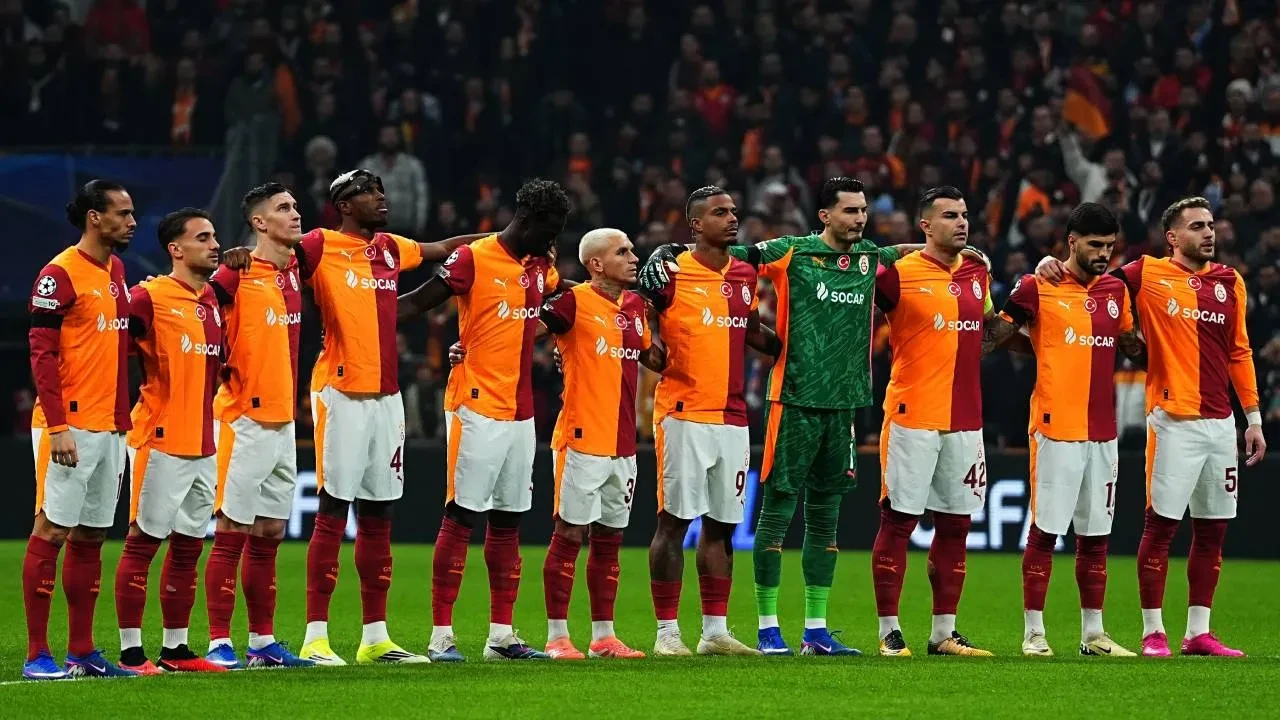 Osimhen'den "Kulüp değiştirecek" iddialarına yanıt! Sosyal medya hesabından paylaşım yaptı