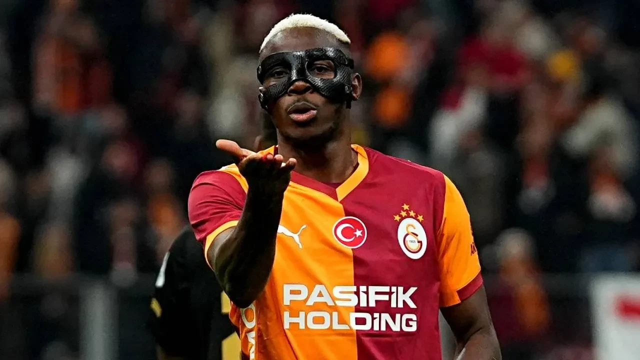 Osimhen'den "Kulüp değiştirecek" iddialarına yanıt! Sosyal medya hesabından paylaşım yaptı