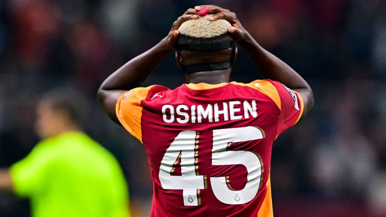 Osimhen'den "Kulüp değiştirecek" iddialarına yanıt! Sosyal medya hesabından paylaşım yaptı