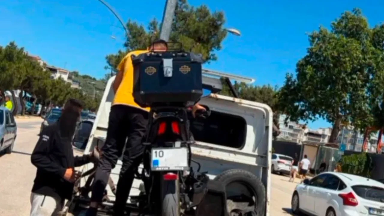 Polisler kaçamadı, ehliyetsiz yakalandı! Motosikletliye dudak uçuklatan para cezası