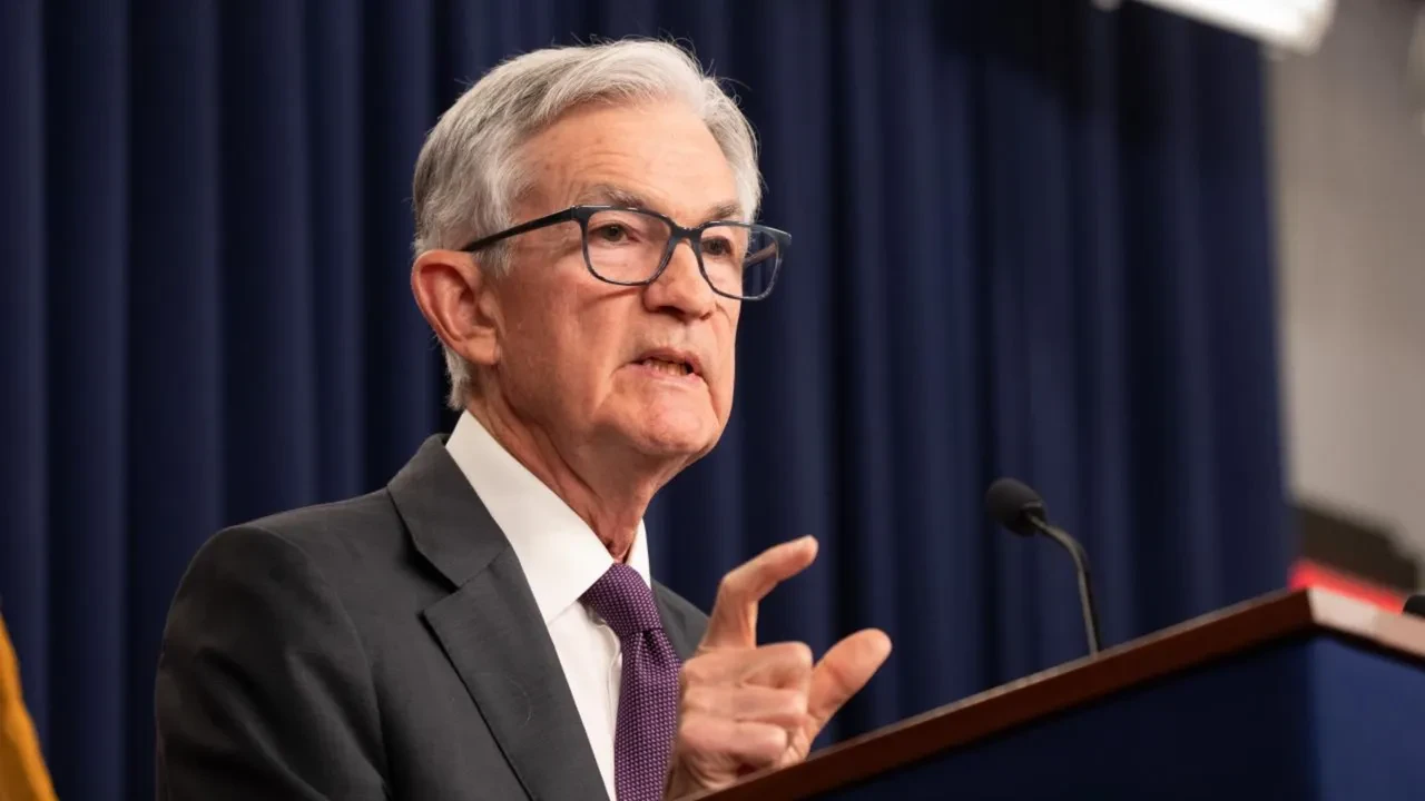 Powell’dan Fed uyarısı: Siyasetin bedeli ağır olabilir