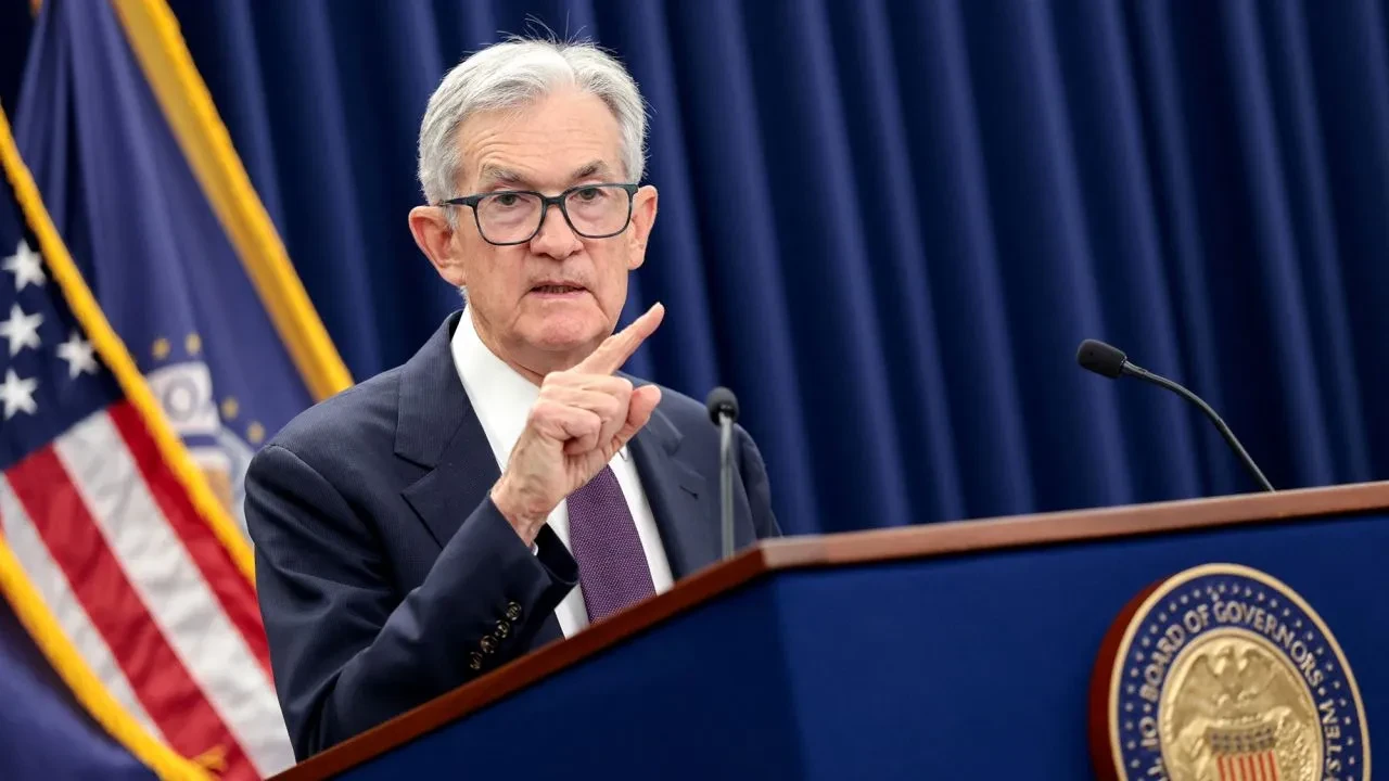 Powell’dan Fed uyarısı: Siyasetin bedeli ağır olabilir