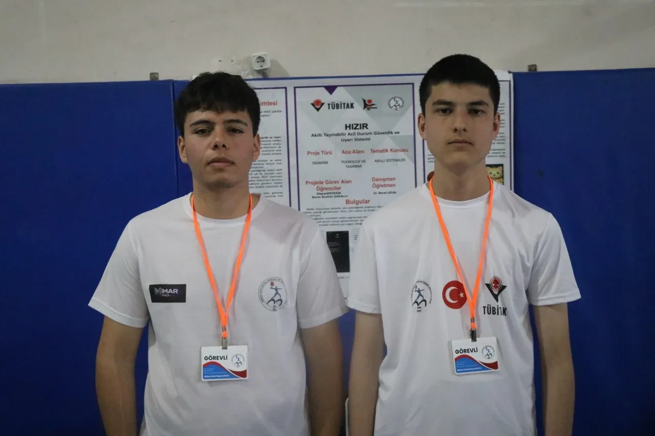 Şiddet olaylarına karşı lise öğrencilerinden hayat kurtaran cihaz! Tehlike anında saniyeler içinde konum atıyor