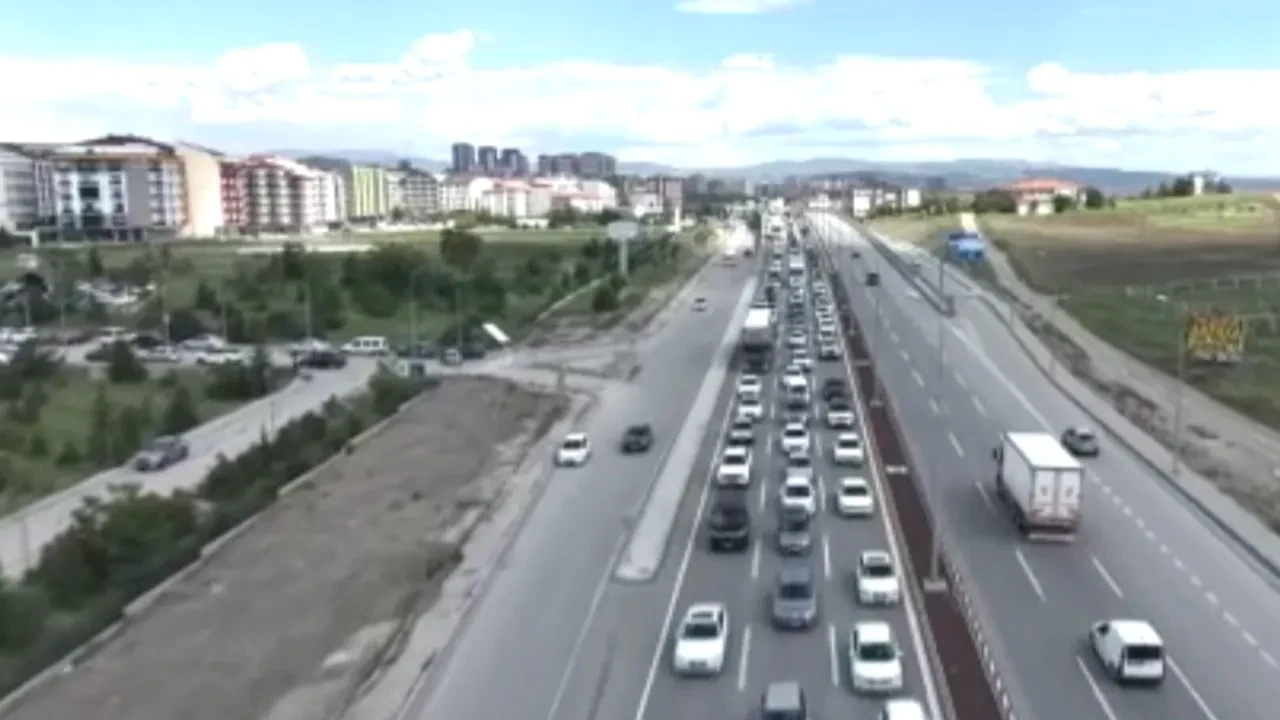Tatil bitti, trafikte yoğunluk bitmedi