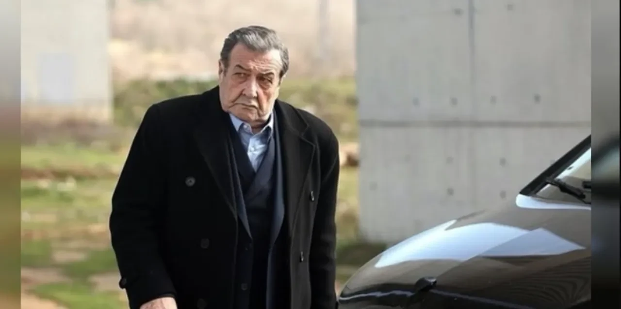 Abi dizisinin Tahir Hancıoğlu'su Tarık Papuççuoğlu korkuttu! 4 damarı değişen usta isimden haber var