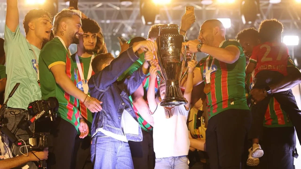 Amedspor'un yeni teknik direktörü belli oldu! Besnik Hasi ile 2 yıllık sözleşme imzalandı