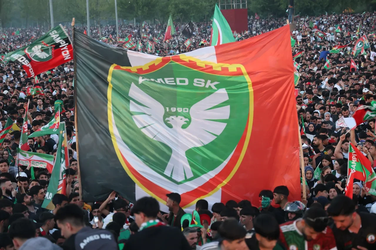 Amedspor'un yeni teknik direktörü belli oldu! Besnik Hasi ile 2 yıllık sözleşme imzalandı