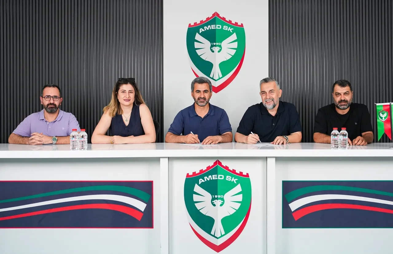 Amedspor'un yeni teknik direktörü belli oldu! Besnik Hasi ile 2 yıllık sözleşme imzalandı