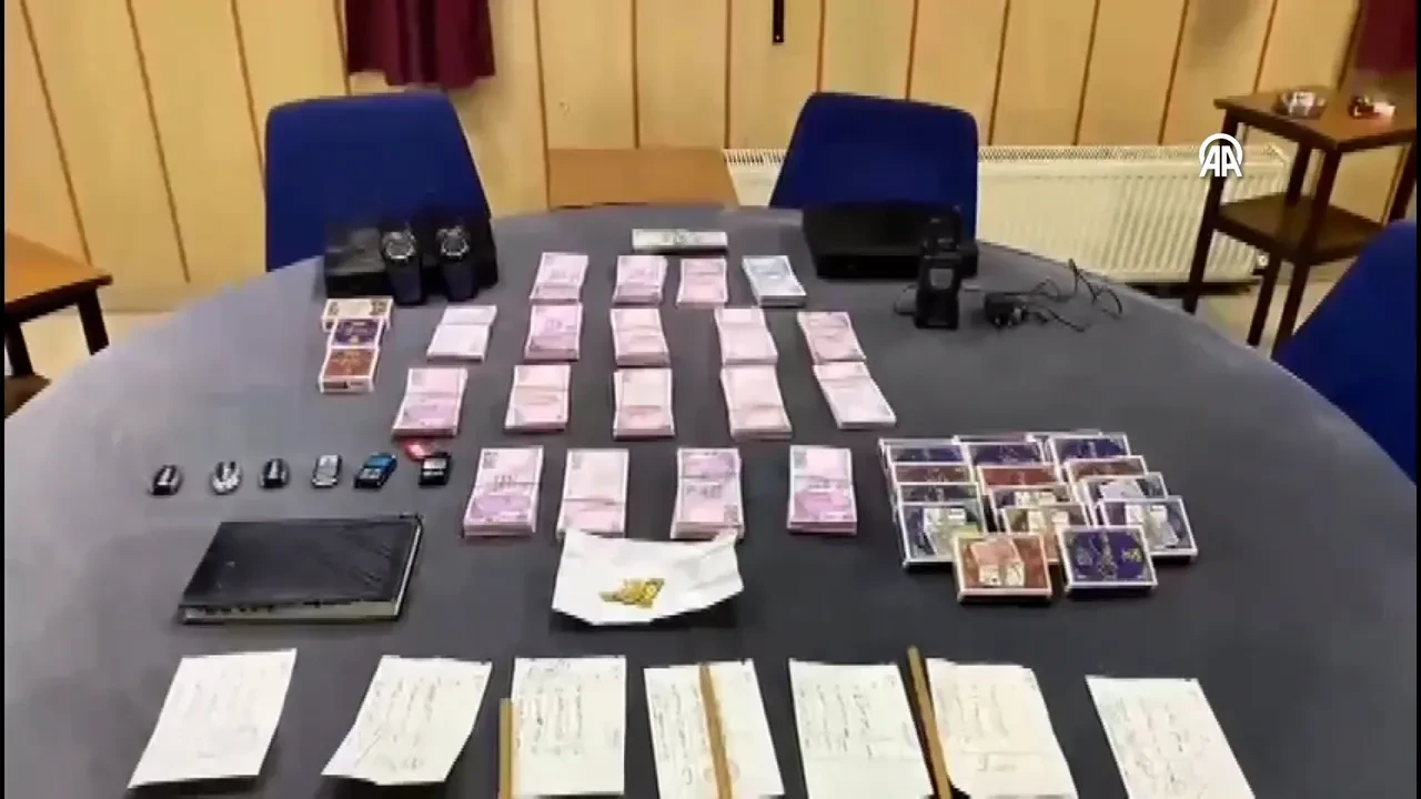 Ankara'da sözde derneklere operasyon! Telsizlerle haberleşiyorlarmış: 11 kişi suçüstü yakalandı