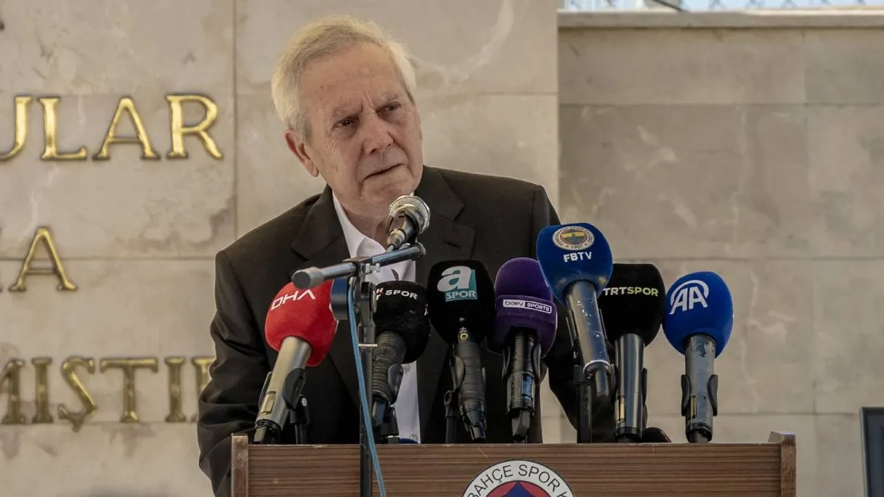 Aziz Yıldırım gözyaşlarını tutamadı! Fenerbahçe'nin eski yöneticisi Derviş Köksal Özbek için tören düzenlendi