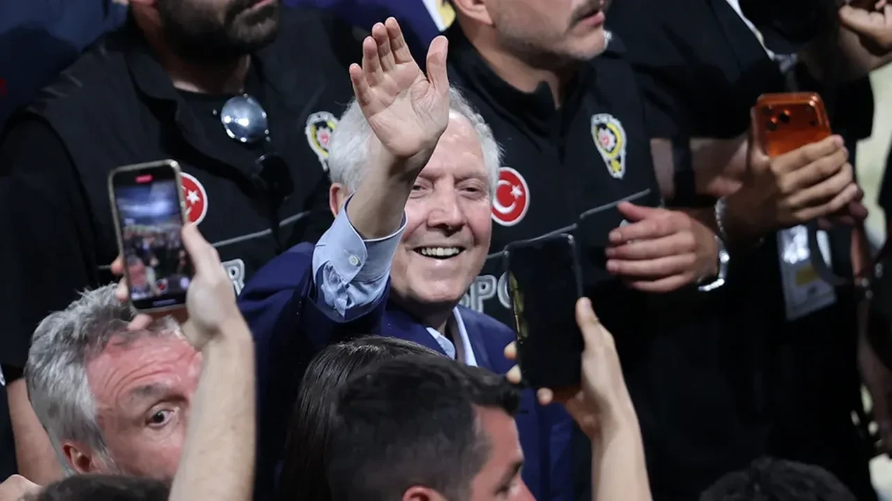 Aziz Yıldırım transferde dünya yıldızını işaret ederek kurmaylarına emri verdi: 'Ne gerekiyorsa yapın!'