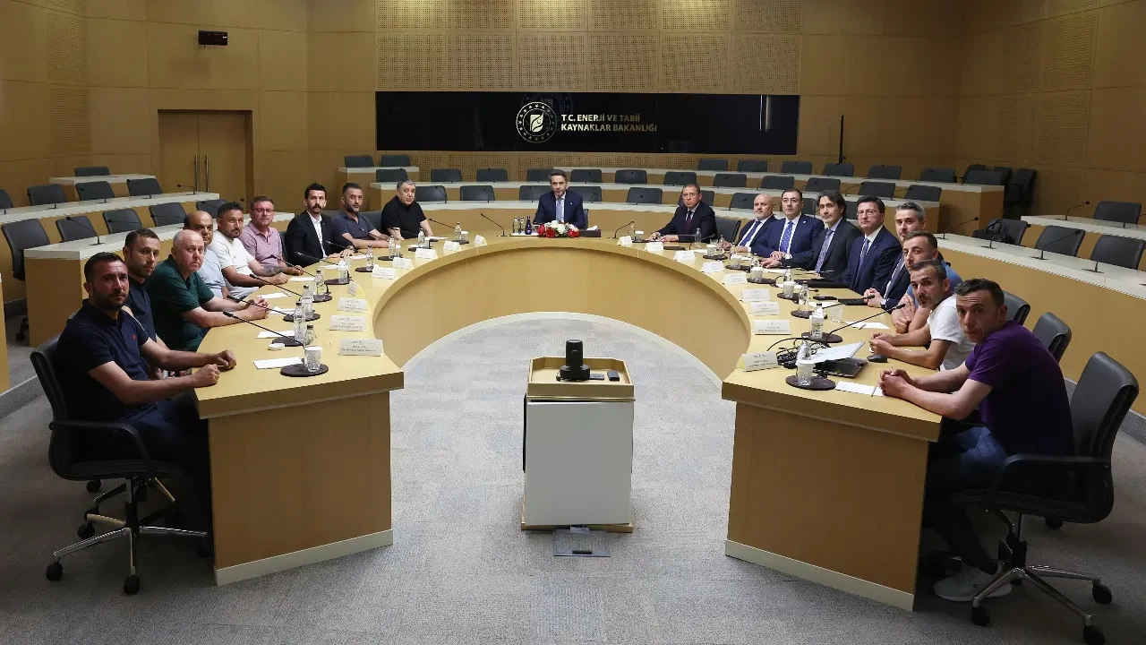 Bakan Bayraktar maden işçileriyle bir araya geldi: 