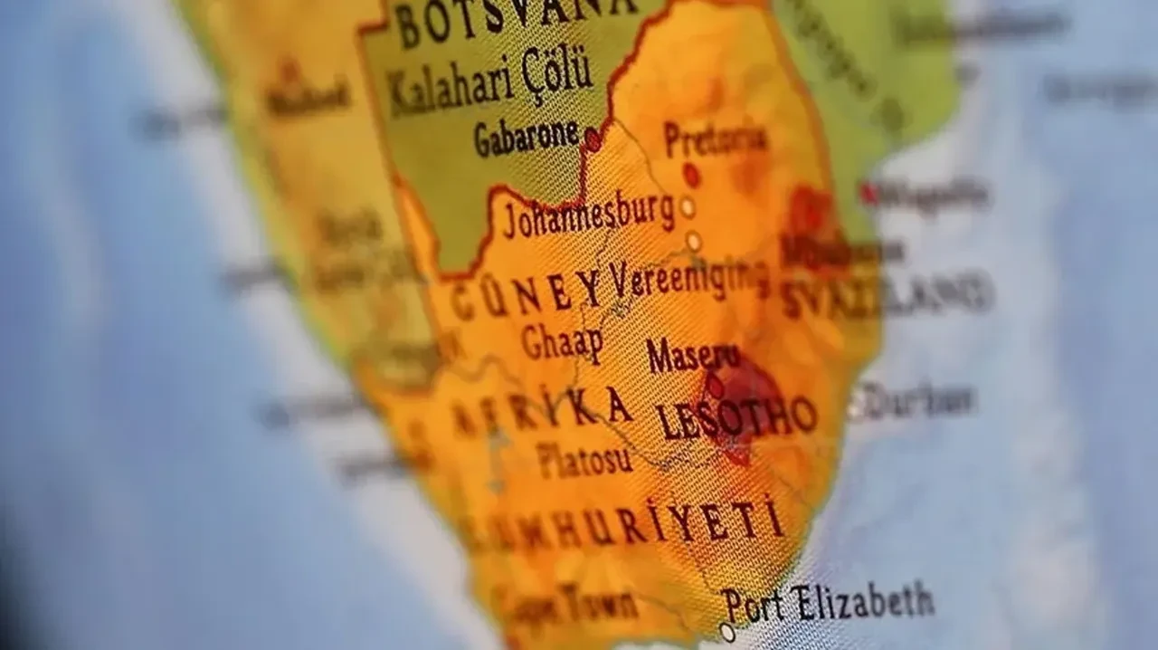 Beyaz bir araçla gelip mahalleyi tarayıp gittiler! Güney Afrika'da saldırı şoku: Çok sayıda ölü ve yaralı var
