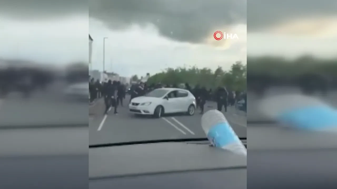 Bıçaklı saldırının ardından göçmen karşıtı protestolar şiddete dönüştü: Türk berberine de saldırdılar