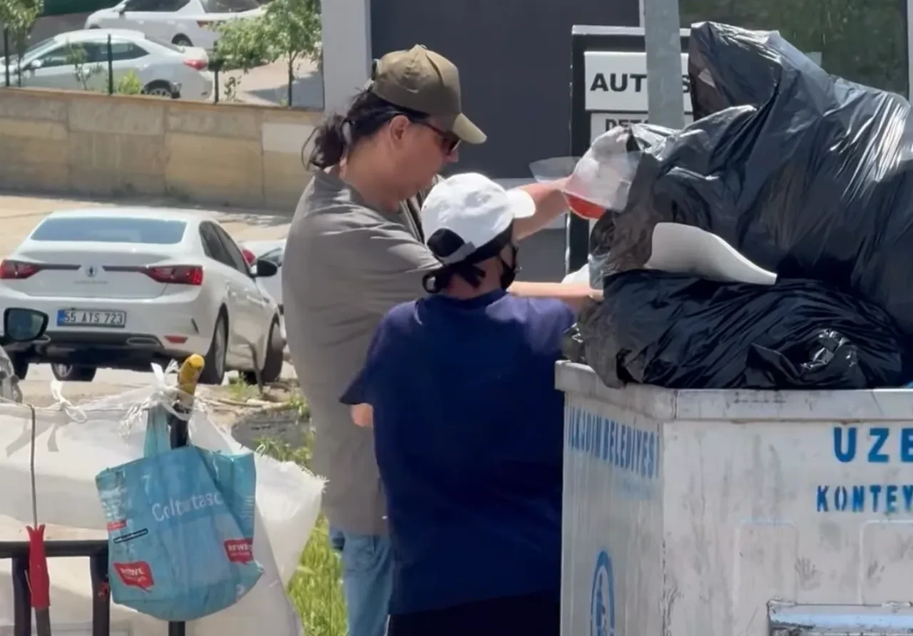 Çelik sokak sokak gezip çöpten kağıt topladı! O anları bu sözlerle paylaştı
