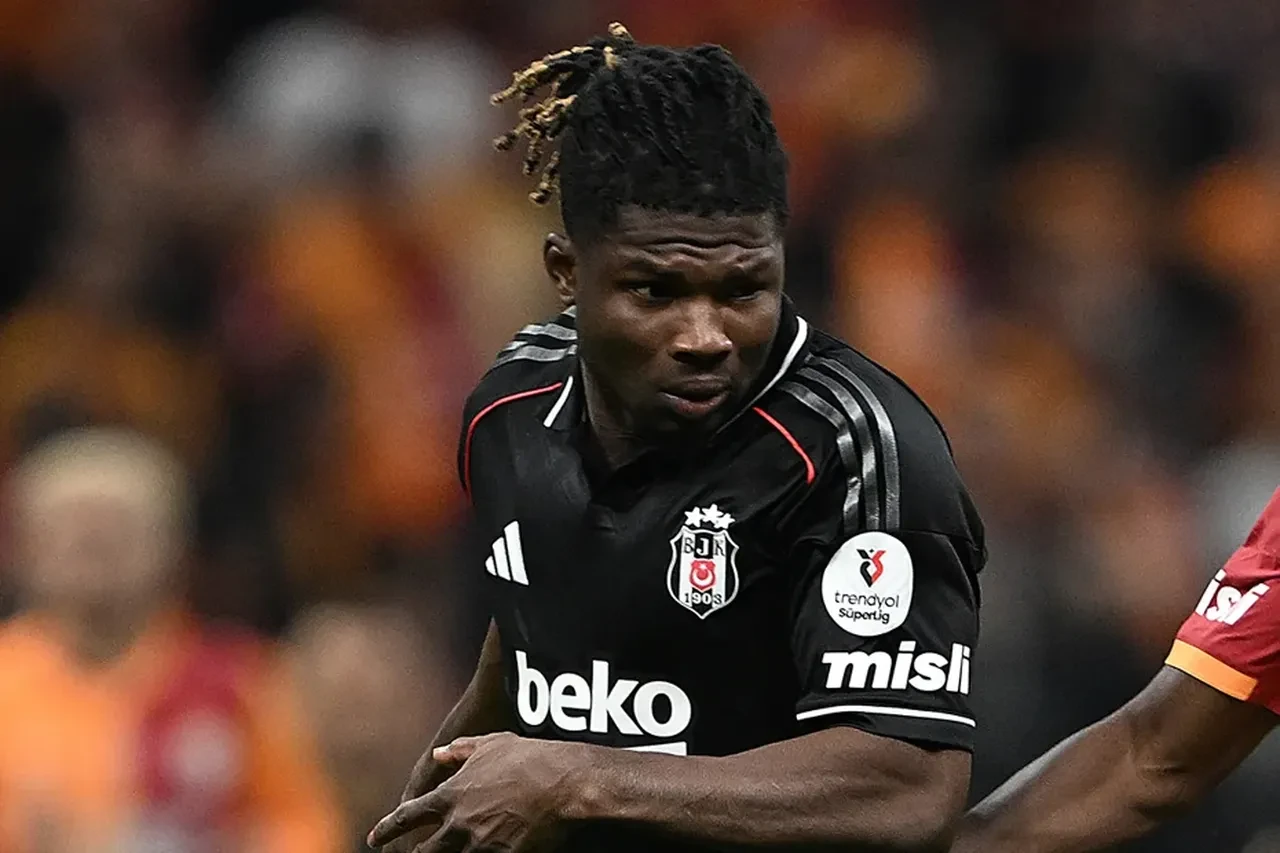 Eski Beşiktaşlı yıldız Kadıköy yolunda! Aziz Yıldırım'dan transferde ters köşe geldi