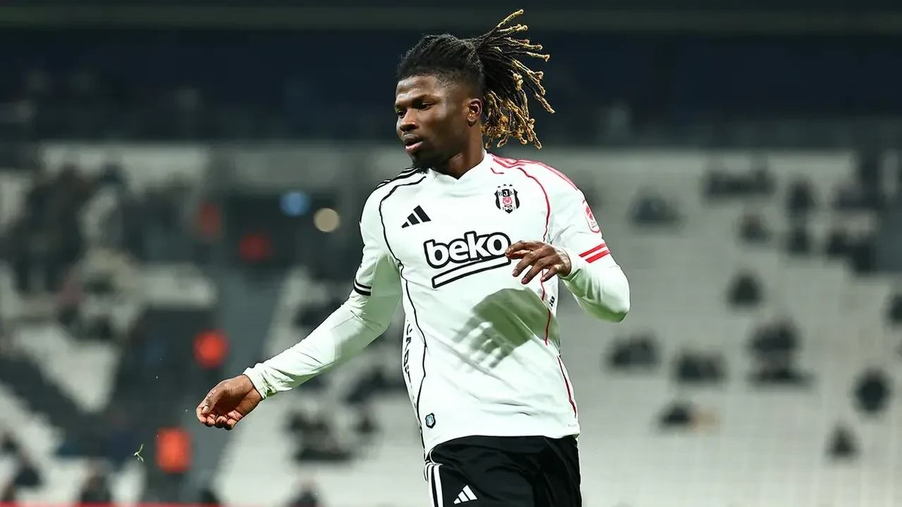 Eski Beşiktaşlı yıldız Kadıköy yolunda! Aziz Yıldırım'dan transferde ters köşe geldi