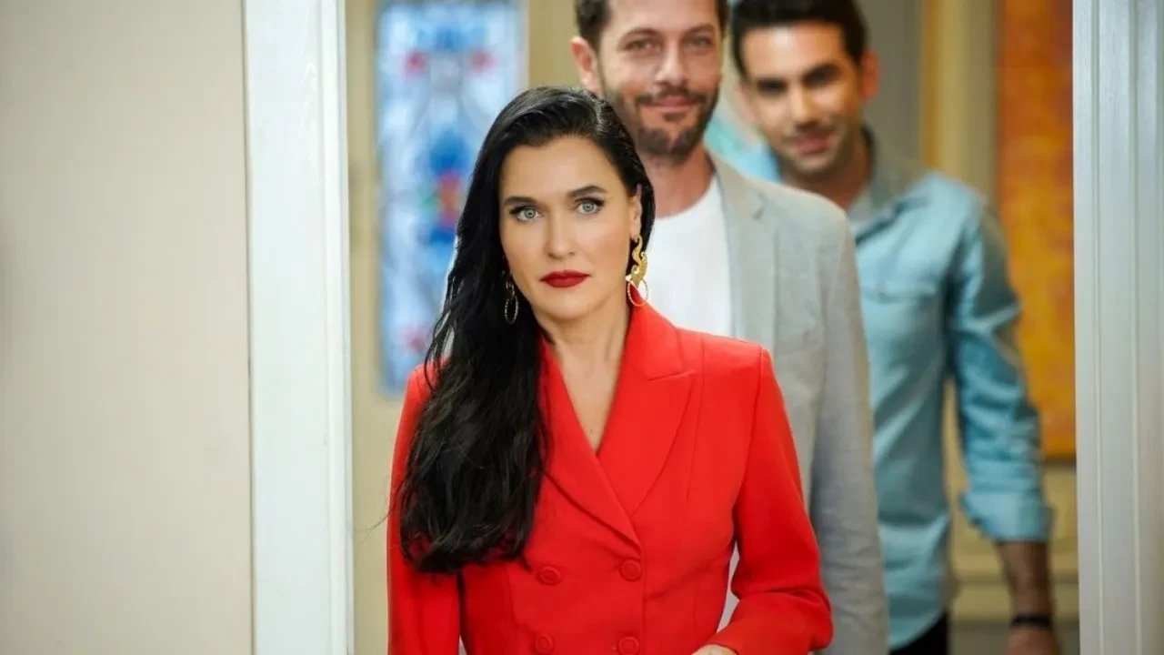 Hilal Altınbilek ve Ece Uslu Yasak Elma dizisine mi geliyor? Yeniden çekileceği duyurulmuştu! 