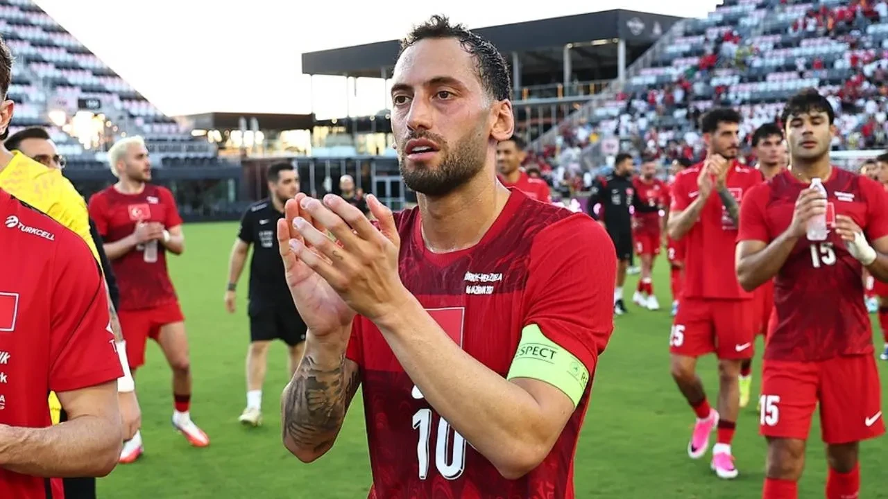 Inter, Hakan Çalhanoğlu ile ilgili kararını verdi! Fenerbahçe'yi yakından ilgilendiren gelişme
