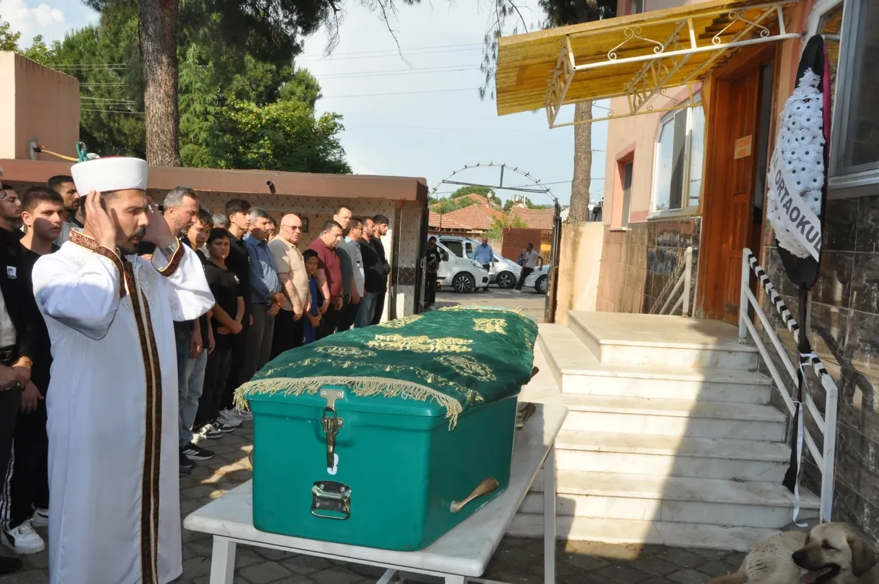 Kanlar içinde kafeye sığınmıştı! Akranı tarafından katledilen Erdem'in hayat hikayesinden dram çıktı