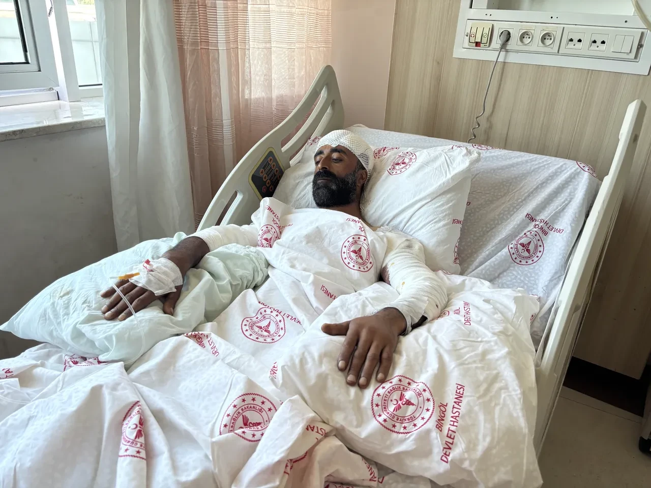 Mantar toplarken ayı saldırısına uğradı! Tek hareketi ile ayının pençelerinden kurtuldu