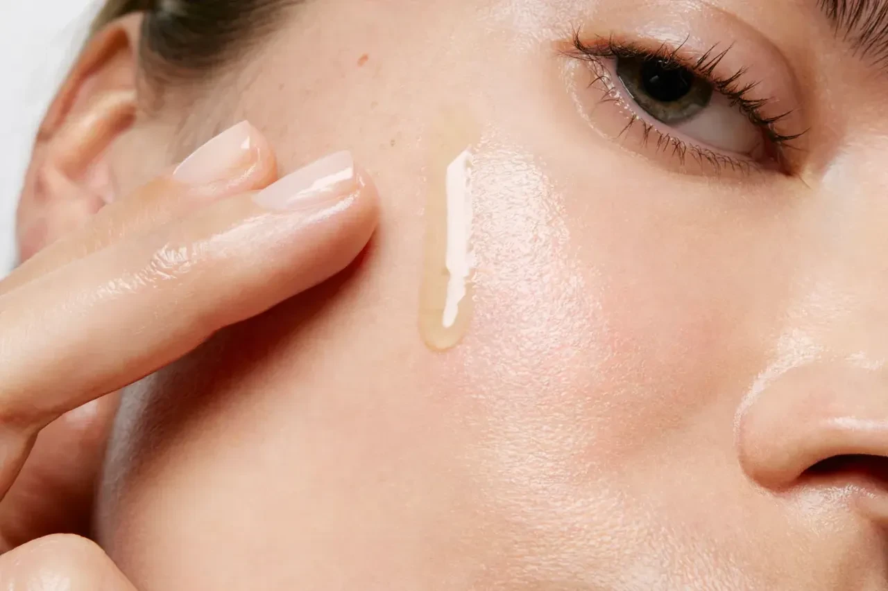 Yaşlanma karşıtı bakımda retinol mü, doğal alternatif mi? Hassas ciltler için en güvenli seçim 2026!