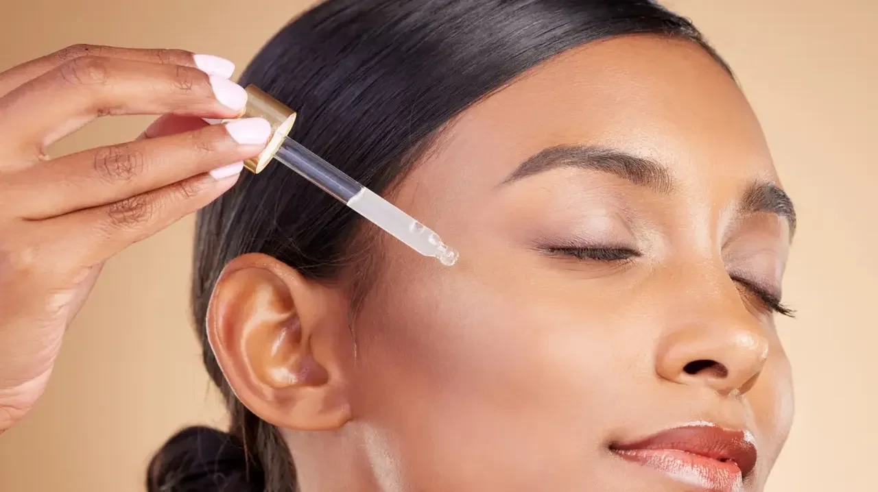 Yaşlanma karşıtı bakımda retinol mü, doğal alternatif mi? Hassas ciltler için en güvenli seçim 2026!