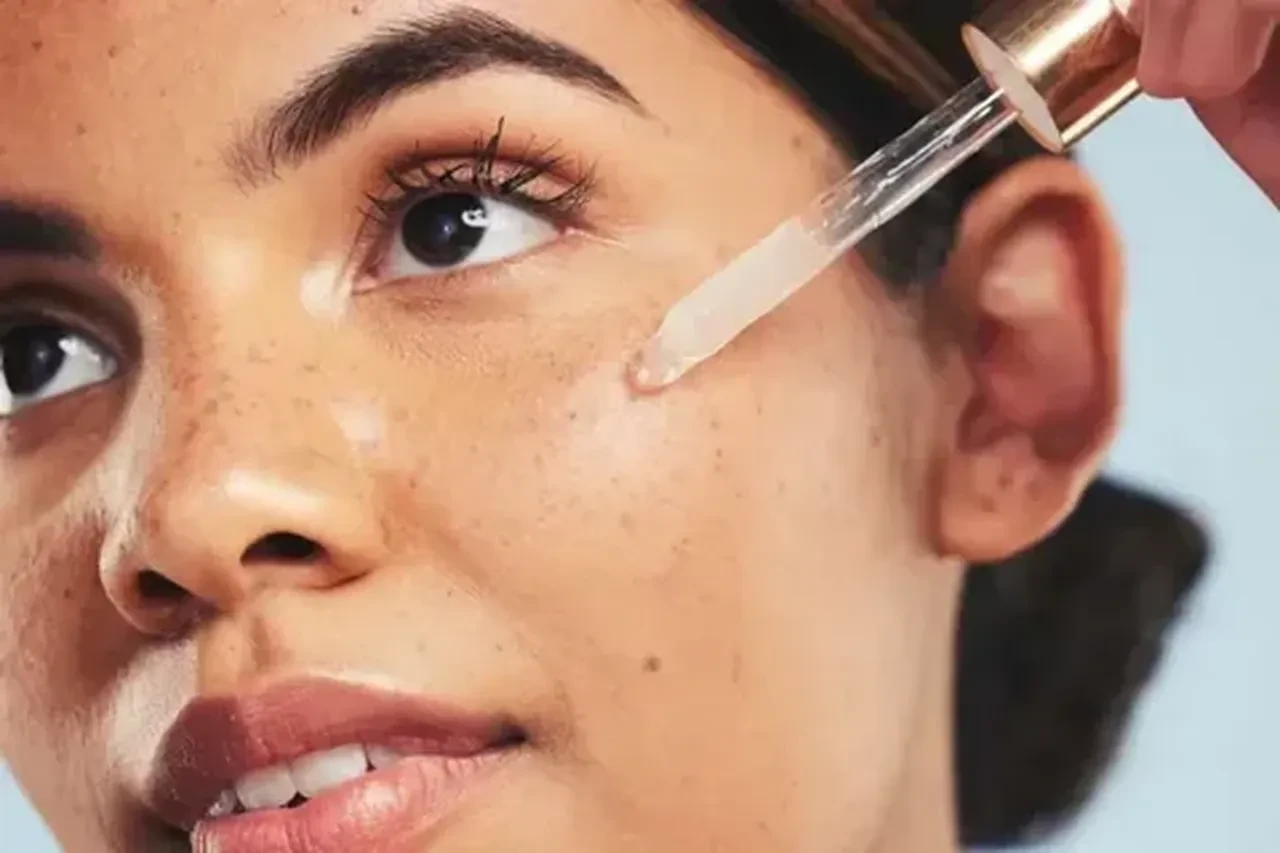 Yaşlanma karşıtı bakımda retinol mü, doğal alternatif mi? Hassas ciltler için en güvenli seçim 2026!