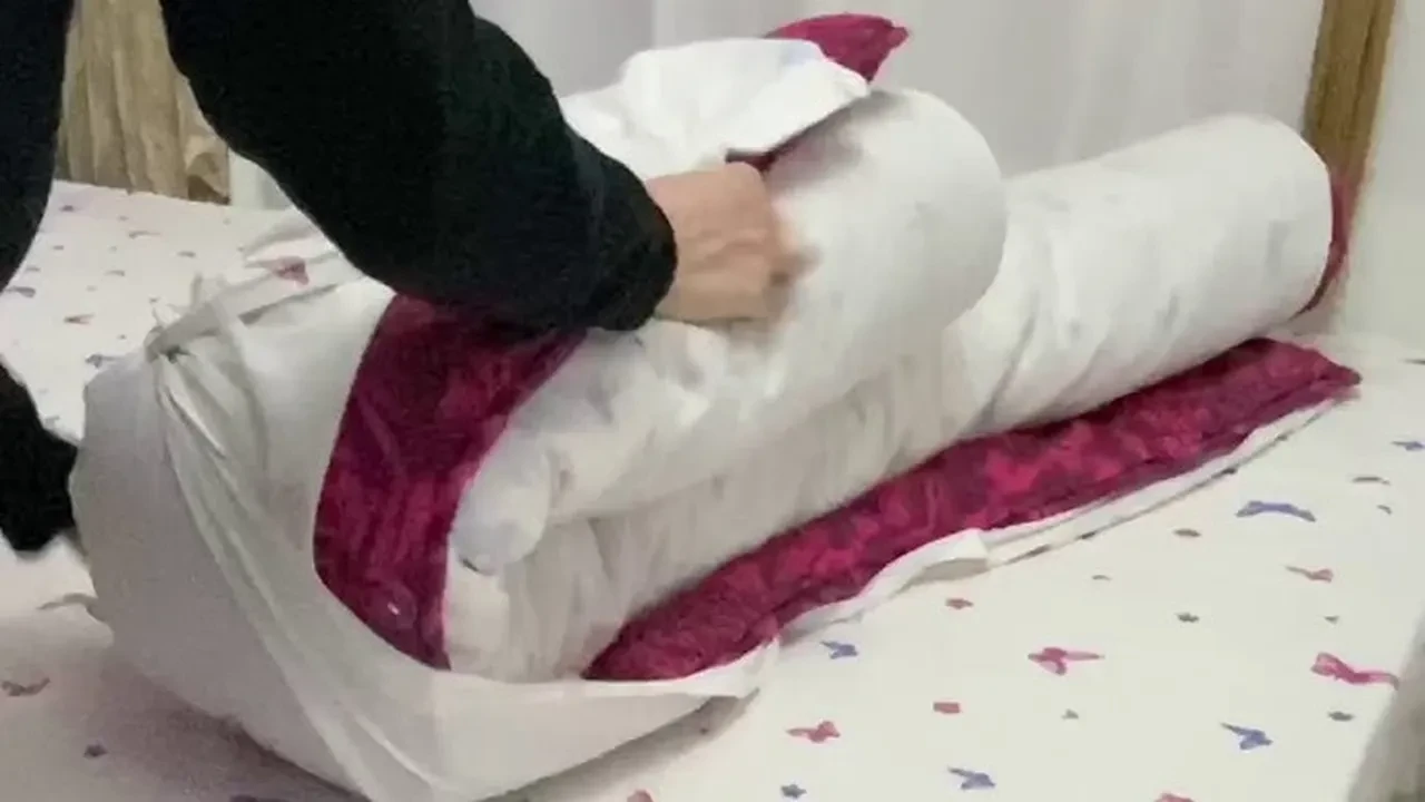Yorganı kılıfına geçirmek ve içinde sallamak yok! 5 dakikada yorgan kılıfı geçirme formülü