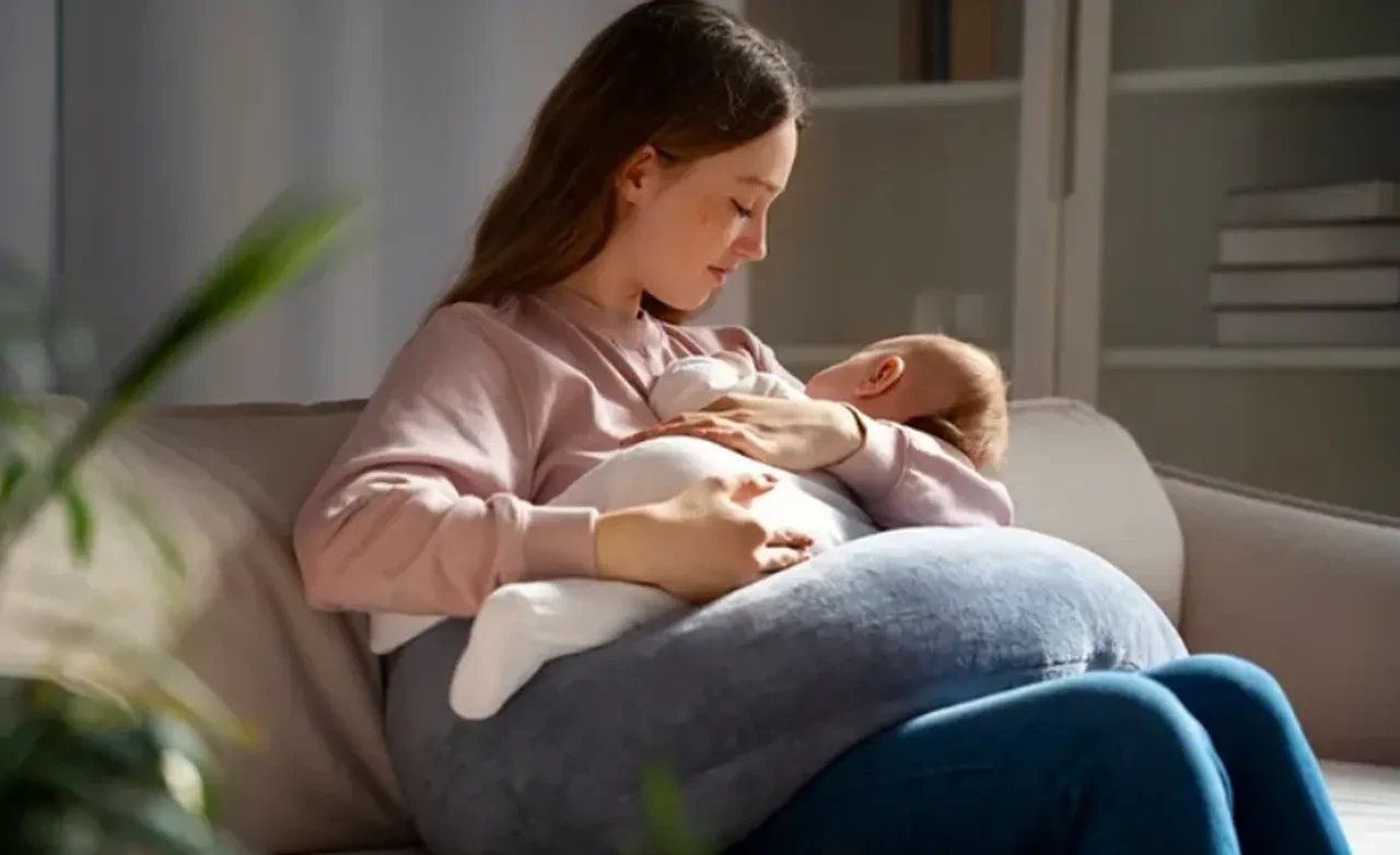 Bebeklerde emzirme ne zaman bırakılmalı? Bebeği sütten kesmek için en doğru zaman