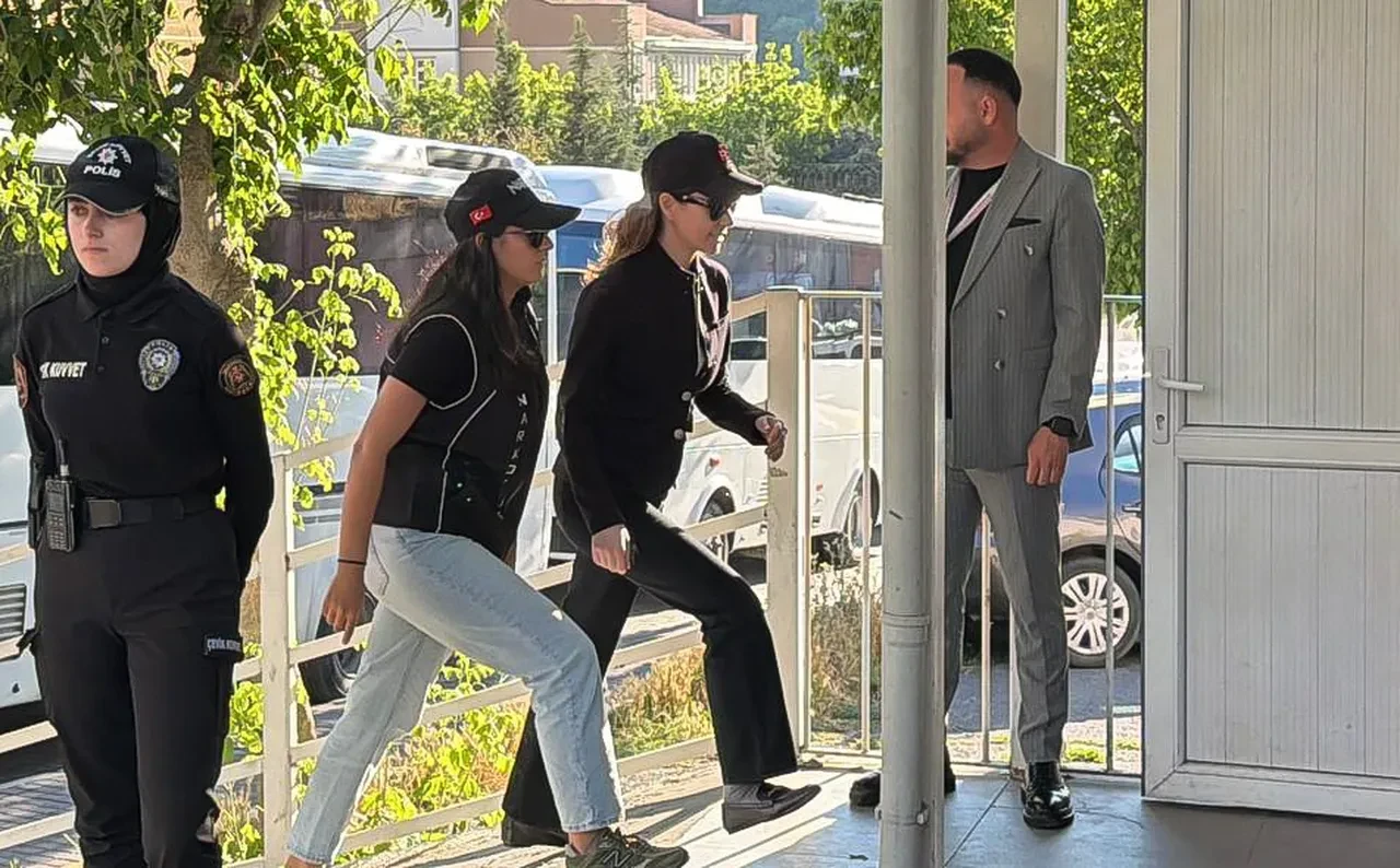 Beren Saat, Kenan Doğulu ve Enis Arıkan gözaltına alındı! Ünlülere uyuşturucu operasyonu