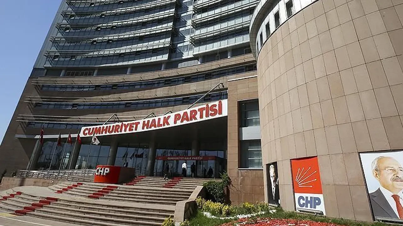 CHP Genel Merkezi'ne ziyaretçi yasağı! Kritik PM toplantısı öncesi kapıya yazı asıldı