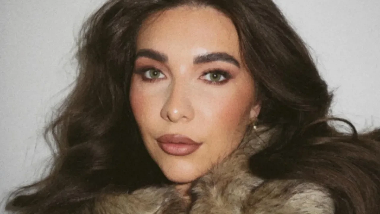 "Clean girl" dönemi bitti mi? Yeni yükselen siren office ve mob wife makyajı nasıl yapılır?