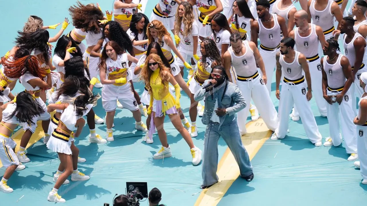 Dünya Kupası'nda coşkulu açılış töreni! Shakira ve Burna Boy konser verdi