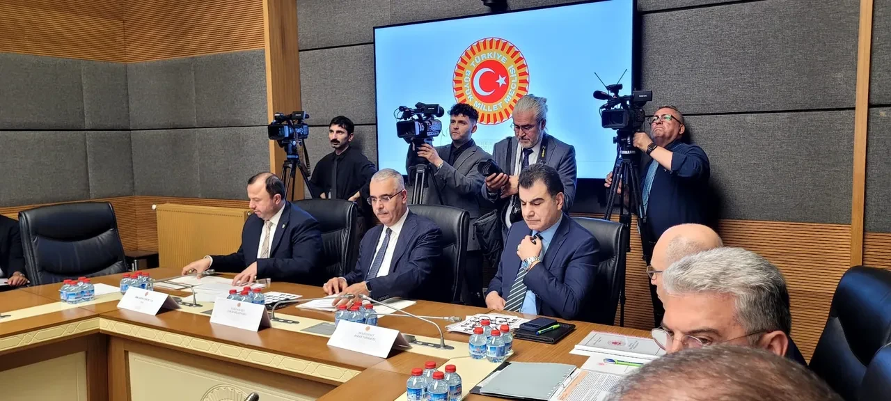 Er ve erbaşlara memurluk yolu açılıyor: Teklif komisyonda kabul edildi