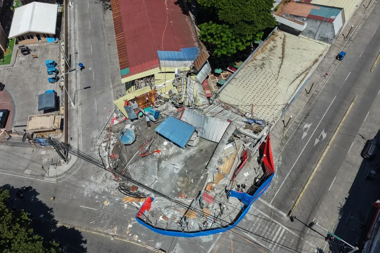 Filipinler'deki 7,8'lik deprem sonrası yardım çığlığı: İnsanlar aç! Yiyecek ve suya ihtiyacımız var