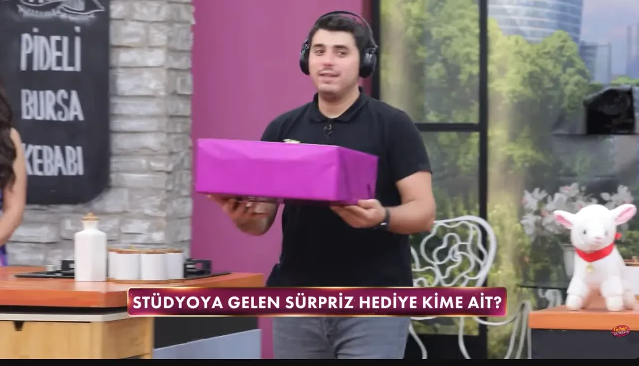 Gelinim Mutfakta'da bir sürpriz hediye daha! İçinden çıkan şiir Cemile'yi çileden çıkardı