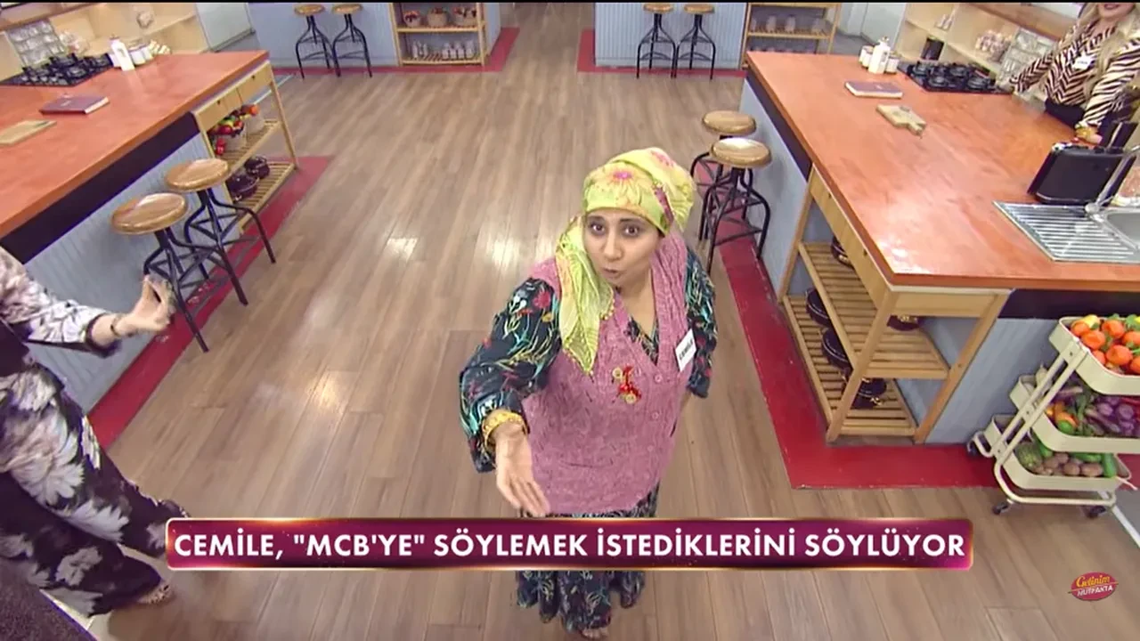 Gelinim Mutfakta'da bir sürpriz hediye daha! İçinden çıkan şiir Cemile'yi çileden çıkardı