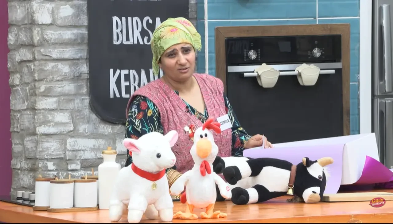 Gelinim Mutfakta'da bir sürpriz hediye daha! İçinden çıkan şiir Cemile'yi çileden çıkardı