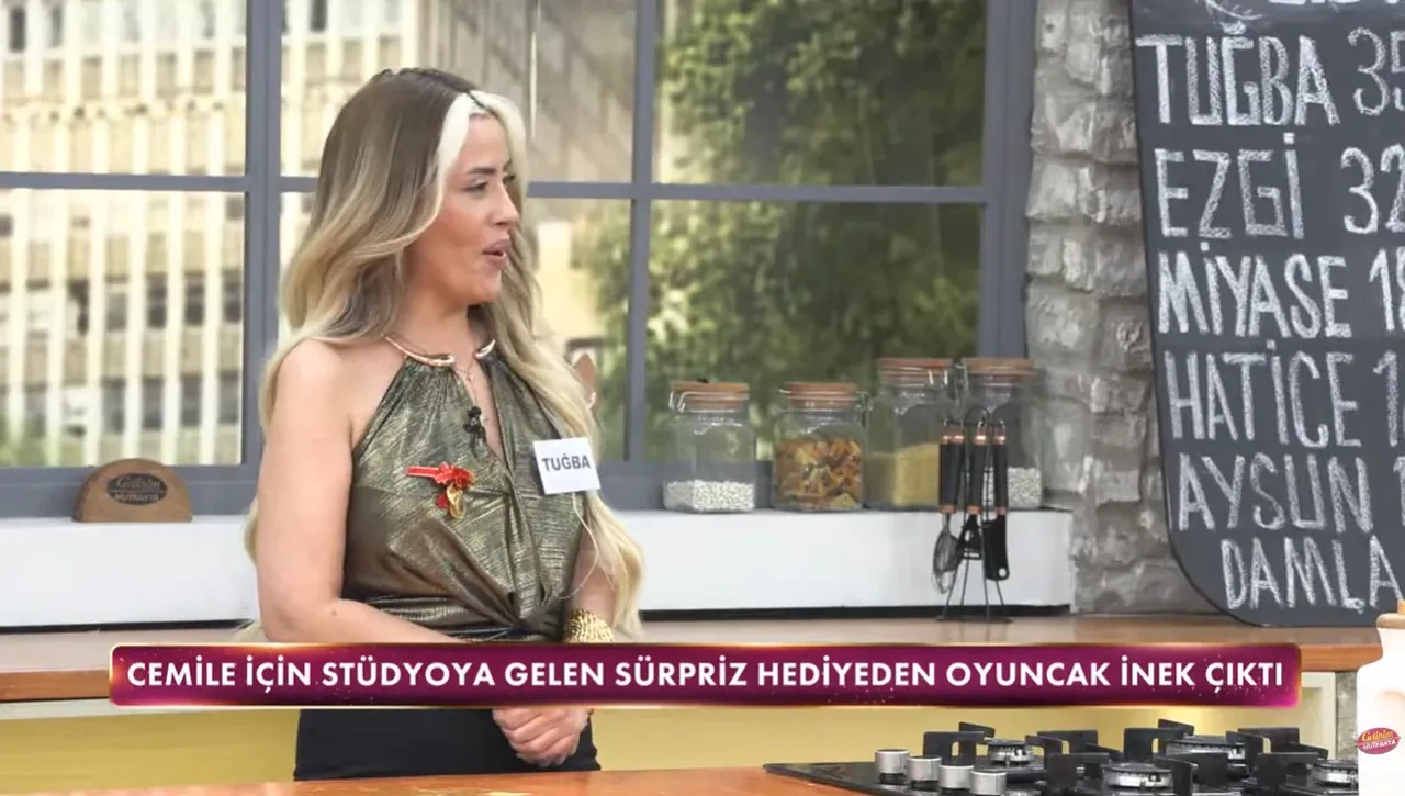 Gelinim Mutfakta'da bir sürpriz hediye daha! İçinden çıkan şiir Cemile'yi çileden çıkardı